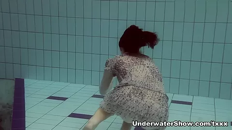 UnderwaterShow Video: Loris