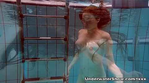 UnderwaterShow Video: Lola