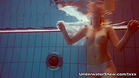 UnderwaterShow Video: Darkova