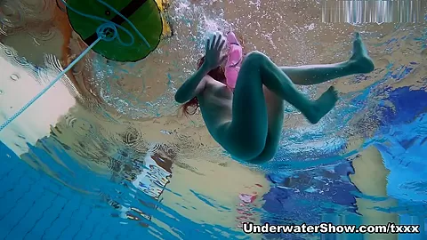 UnderwaterShow Video: Bubarek