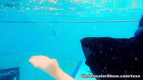 UnderwaterShow Video: Avenna
