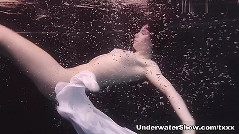 UnderwaterShow Video: Andrejka