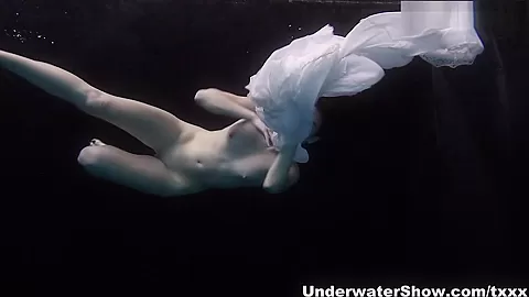 UnderwaterShow Video: Andrejka