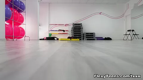 FlexyTeens Video: Anna Sigarga 2