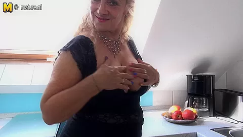 Naughty German Housewife Playing With Herself - MatureNL