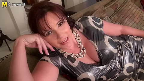 Cute Voluptous American Housewife Playing With Herself - MatureNL