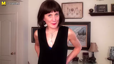 Hairy American Housewife Playing With Herself - MatureNL