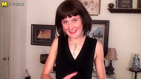 Hairy American Housewife Playing With Herself - MatureNL