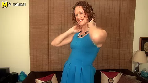 Cute American Housewife Loves Playing Alone - MatureNL