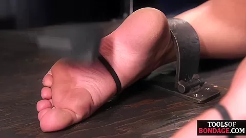 Submissive BDSM slut suffers feet torment n pussytoying
