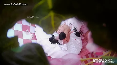 Hackers use the camera to remote monitoring of a lover's home life.638