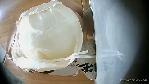 chinese girls go to toilet.326