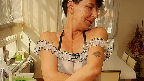 Naughty Housewife Getting Hot During Her Work - MatureNL