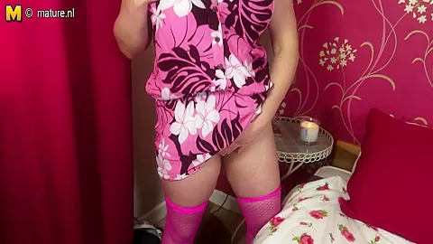 This Very Hairy British Housewife Loves To Get Naughty - MatureNL