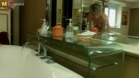 Horny Housewife Taking A Very Naughty Bath - MatureNL