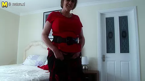 Horny British Mature Woman Playing With Her Unshaved Pussy And Her Round Natural Tits - MatureNL