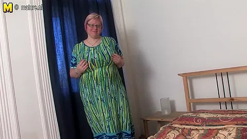 Huge Breasted Mature Slut Going Wild - MatureNL