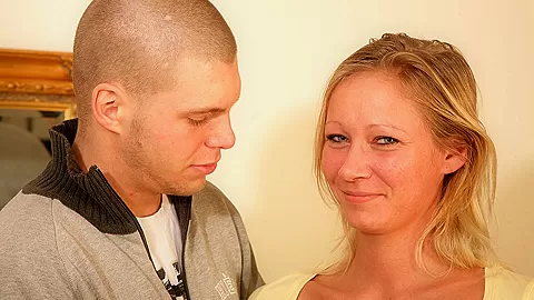 Naughty Housewife Sucking And Fucking - MatureNL