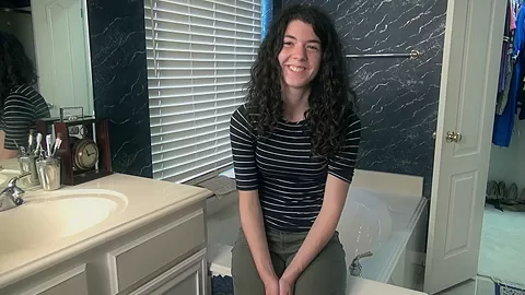Silki Smith introduces herself in her bathroom