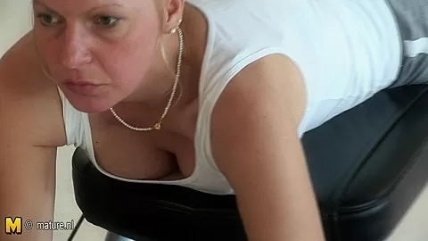 These Mature Ladies Love To Exercise Naked - MatureNL