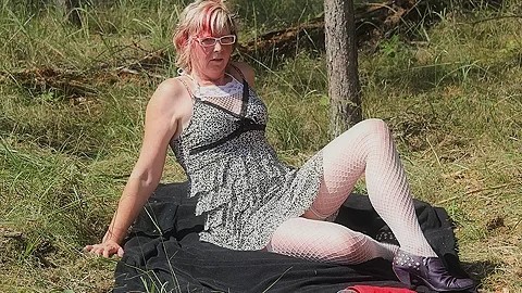 Squirting Mature Slut Masturbating In The Woods - MatureNL