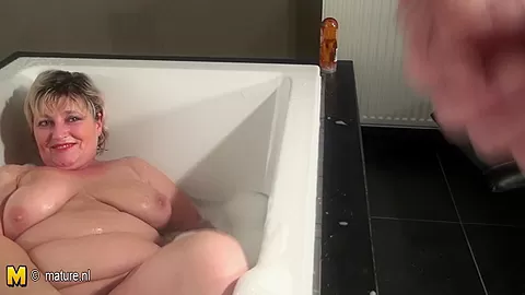 Naughty Mature Slut Taking A Bath And Getting Wet - MatureNL