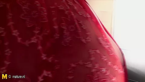 Naughty Mature Slut Taking A Bath And Getting Wet - MatureNL