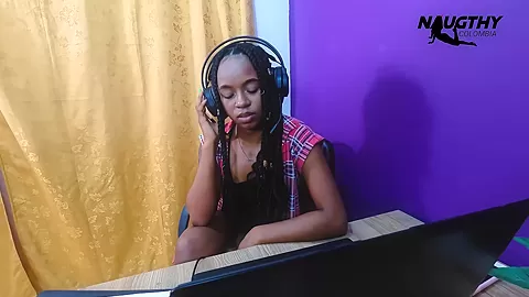 A Call To The Call Center Ends In Masturbation - Naughtycolombia