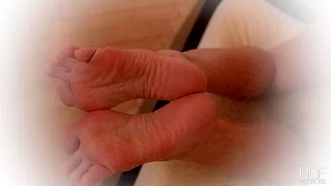 Merry Masturbation - Watch Her Orgasm in Virtual Reality! - PornWorld