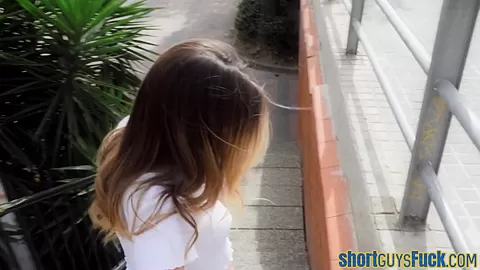 Deepthroating babe riding little guy in anal fucking duo