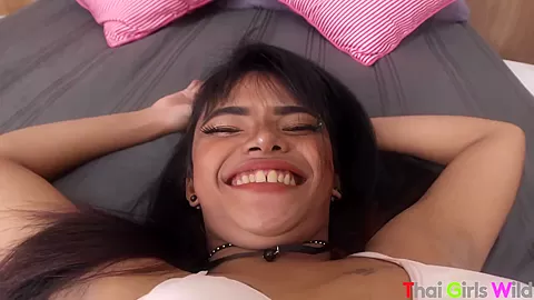 Tiny Thai gogo slut Lekki is hungry for cum