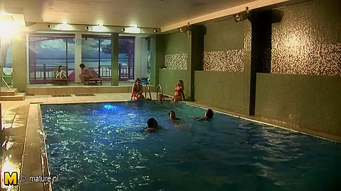Relaxing Mature Women In A Spa - MatureNL
