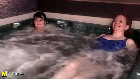 Relaxing Mature Women In A Spa - MatureNL