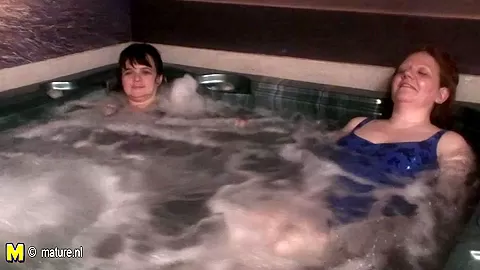 Relaxing Mature Women In A Spa - MatureNL