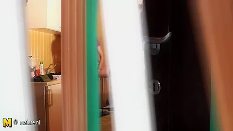 Naughty Housewife Playing With Her Pussy - MatureNL