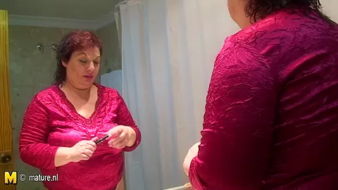 This Big Mama Loves To Please Her Wet Pussy - MatureNL