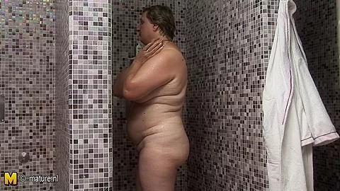 Mature Ladies Relaxing In A Sauna - MatureNL