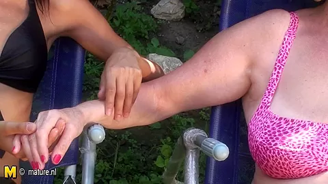 Hot Babe Fisting A Mature Lesbian - MatureNL