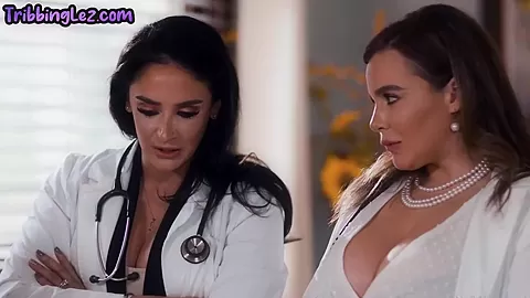 MILF bigtitted tattooed dyke seduces two lesbians in 3some