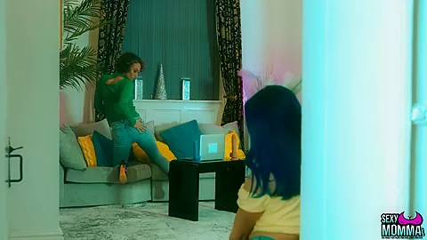 SEXY MOMMA - Step Daughter Blue Catches PussyKat Online