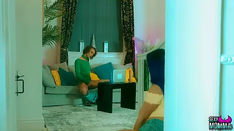 SEXY MOMMA - Step Daughter Blue Catches PussyKat Online