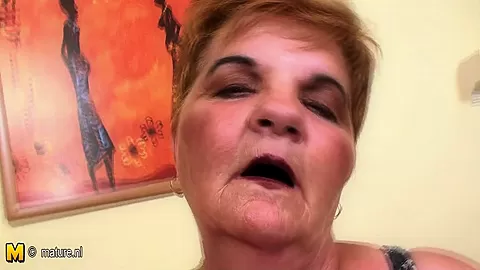Mature Izabelle Does It All By Herself - MatureNL