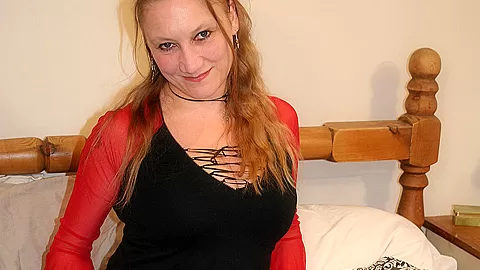 Horny Mama Playing With Herself - MatureNL