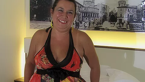Mature Paola Loves Playing Alone - MatureNL