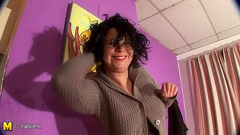 Housewife Wendie Loves To Be Naughty - MatureNL