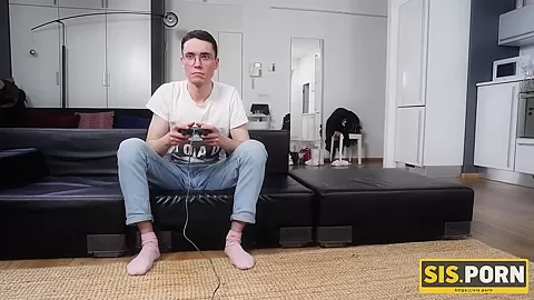 SIS.PORN. Girl can see stepbrother wont deny humping and brazenly makes pass at gamer