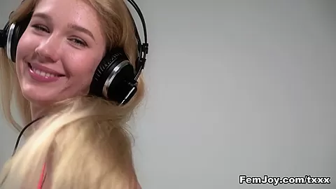 Xana D. - Watch Me Dance - Femjoy