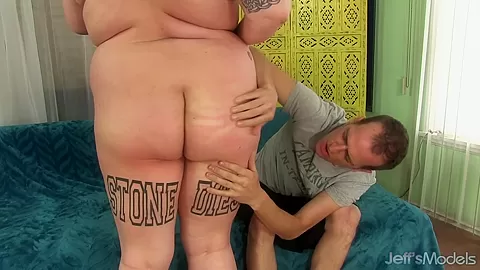 Sizeable Slut Big Tender Engulfs a Cock with Her Warm Mouth and Fleshy Twat
