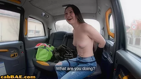 Asian slut enjoys taxi sex outdoor with taxi driver