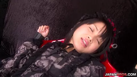 Hardcore insertions - Momose Hikaru stuffed with crazy toys